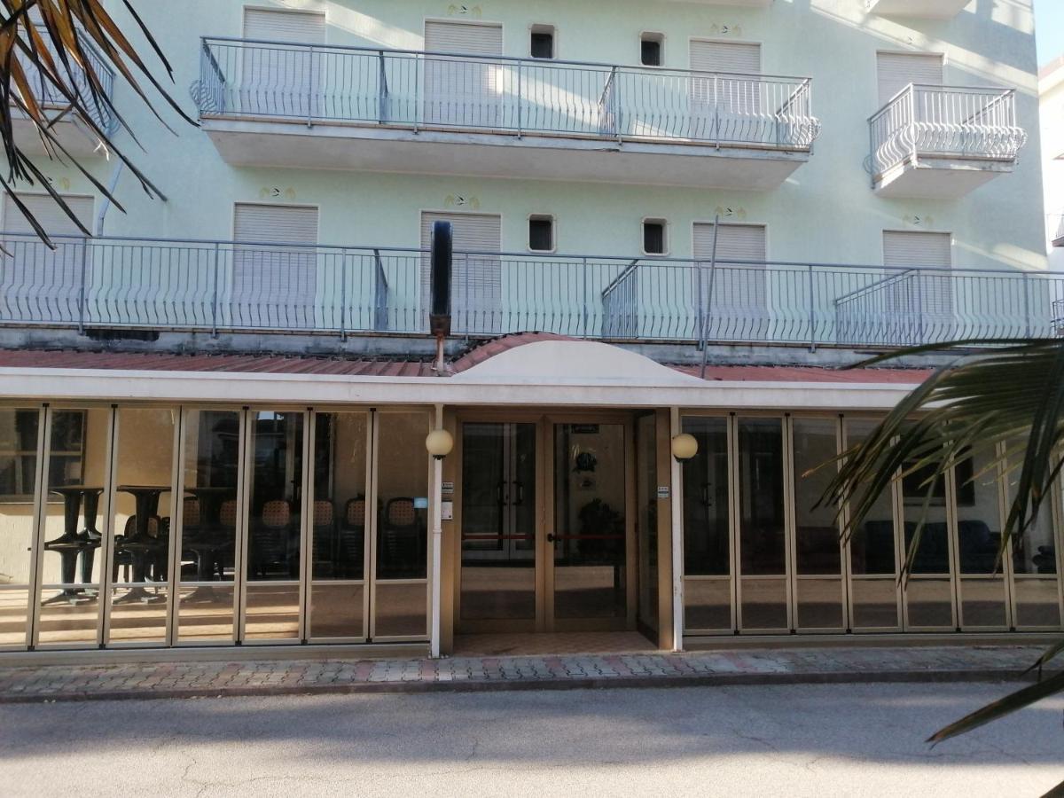 Hotel Arborea Lido di Jesolo Bagian luar foto